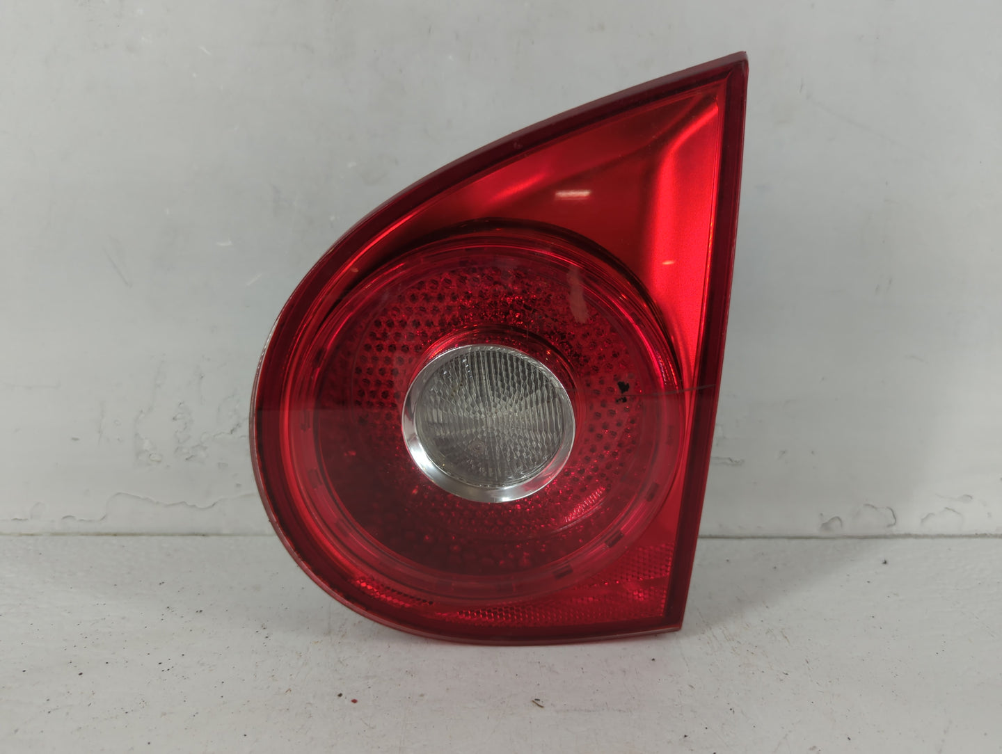 2006-2009 Volkswagen Gti Tail Light Assembly Passenger Right OEM P/N:285002 Fits Fits 2006 2007 2008 2009 OEM Used Auto Part