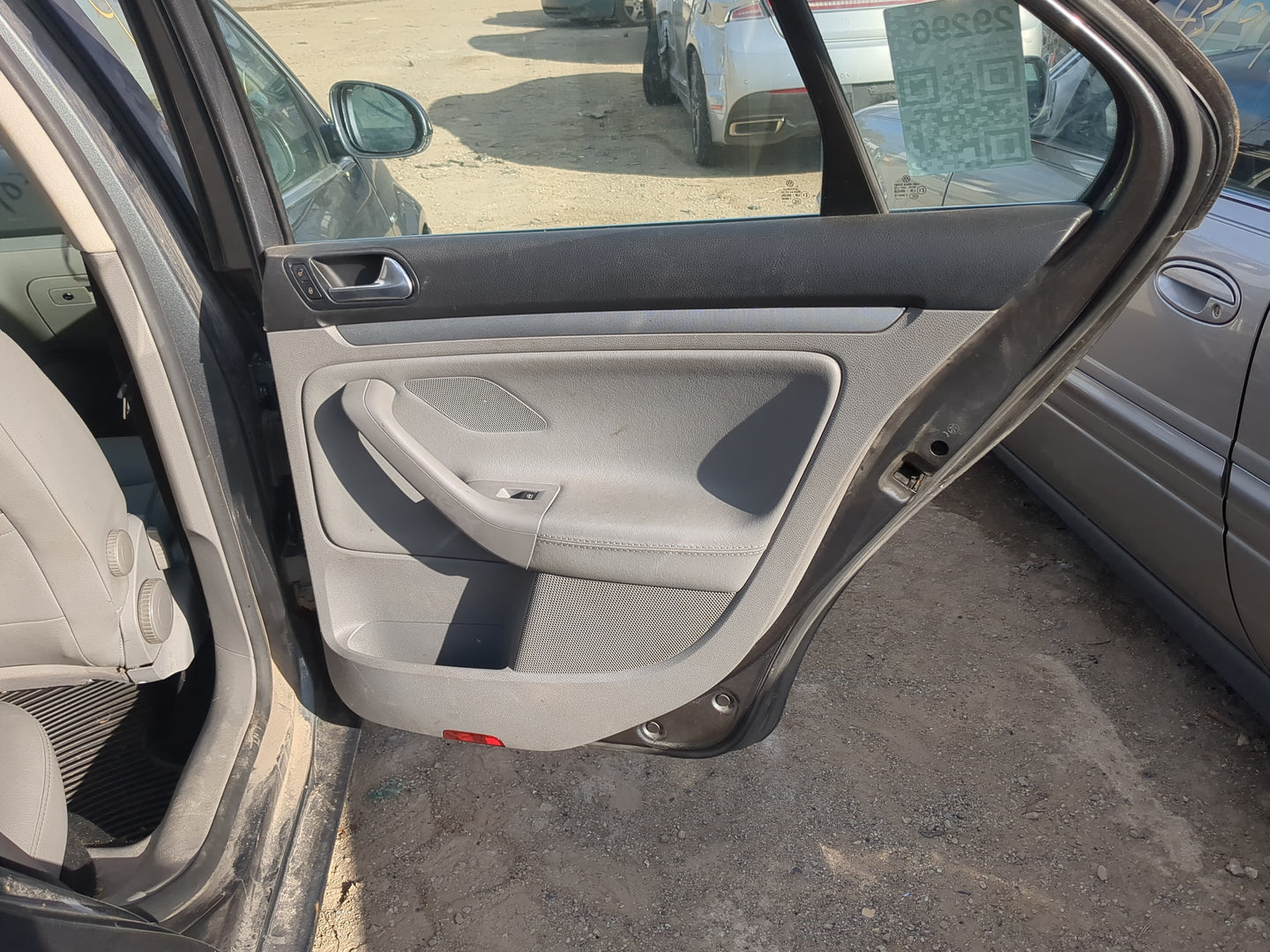 2005-2010 Volkswagen Jetta Passenger Rear Door Oem - Oemusedautoparts1.com