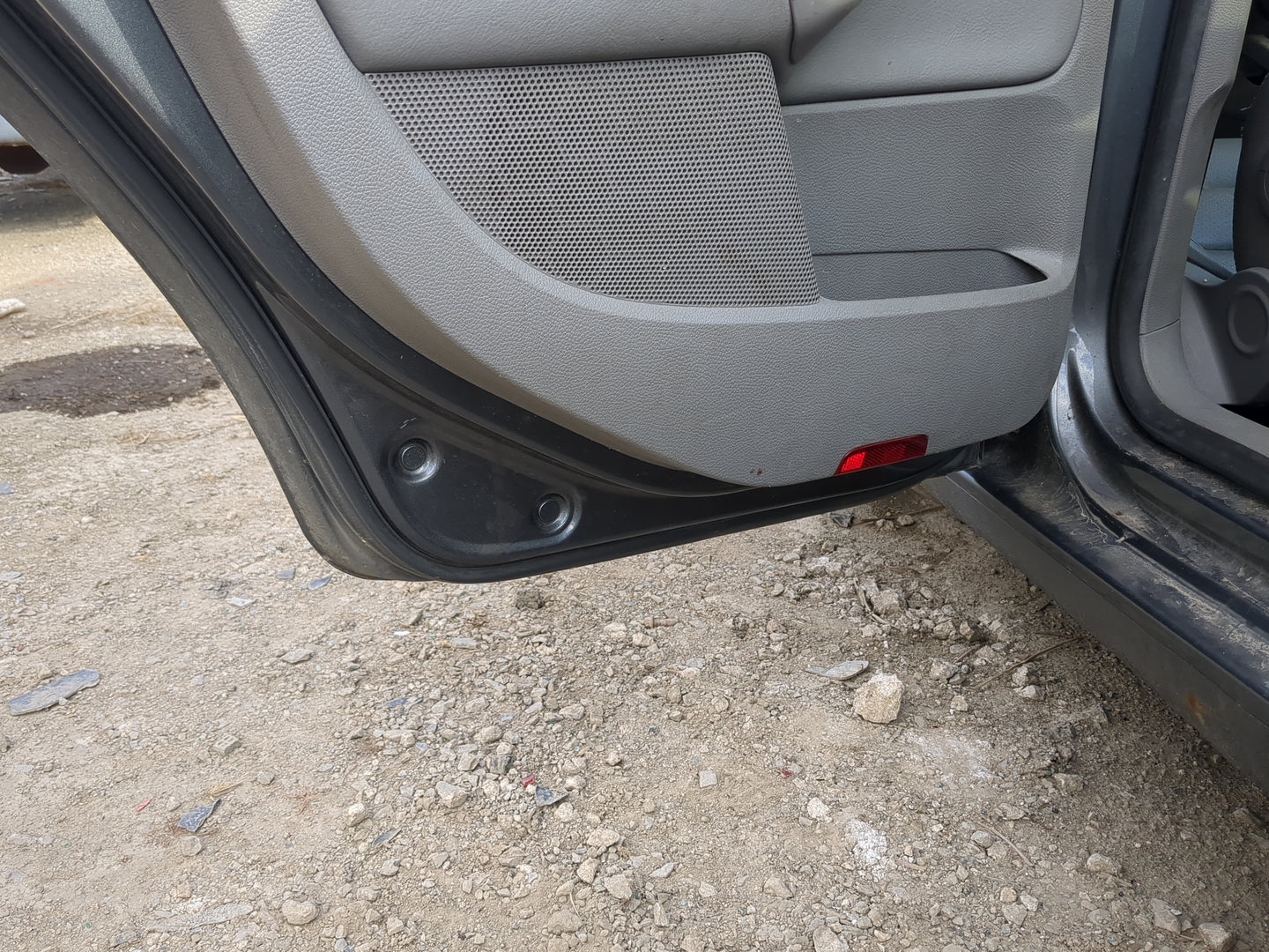2005-2010 Volkswagen Jetta Driver Rear Door Oem - Oemusedautoparts1.com