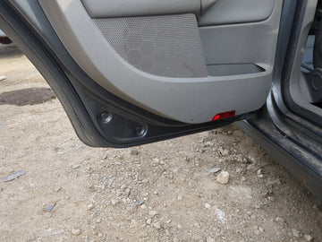 2005-2010 Volkswagen Jetta Driver Rear Door Oem 1218389