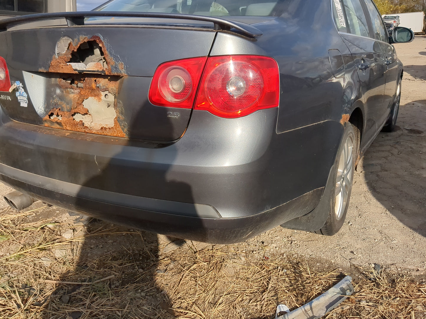 2005-2010 Volkswagen Jetta Rear Bumper Assembly Oem 1218391 - Oemusedautoparts1.com