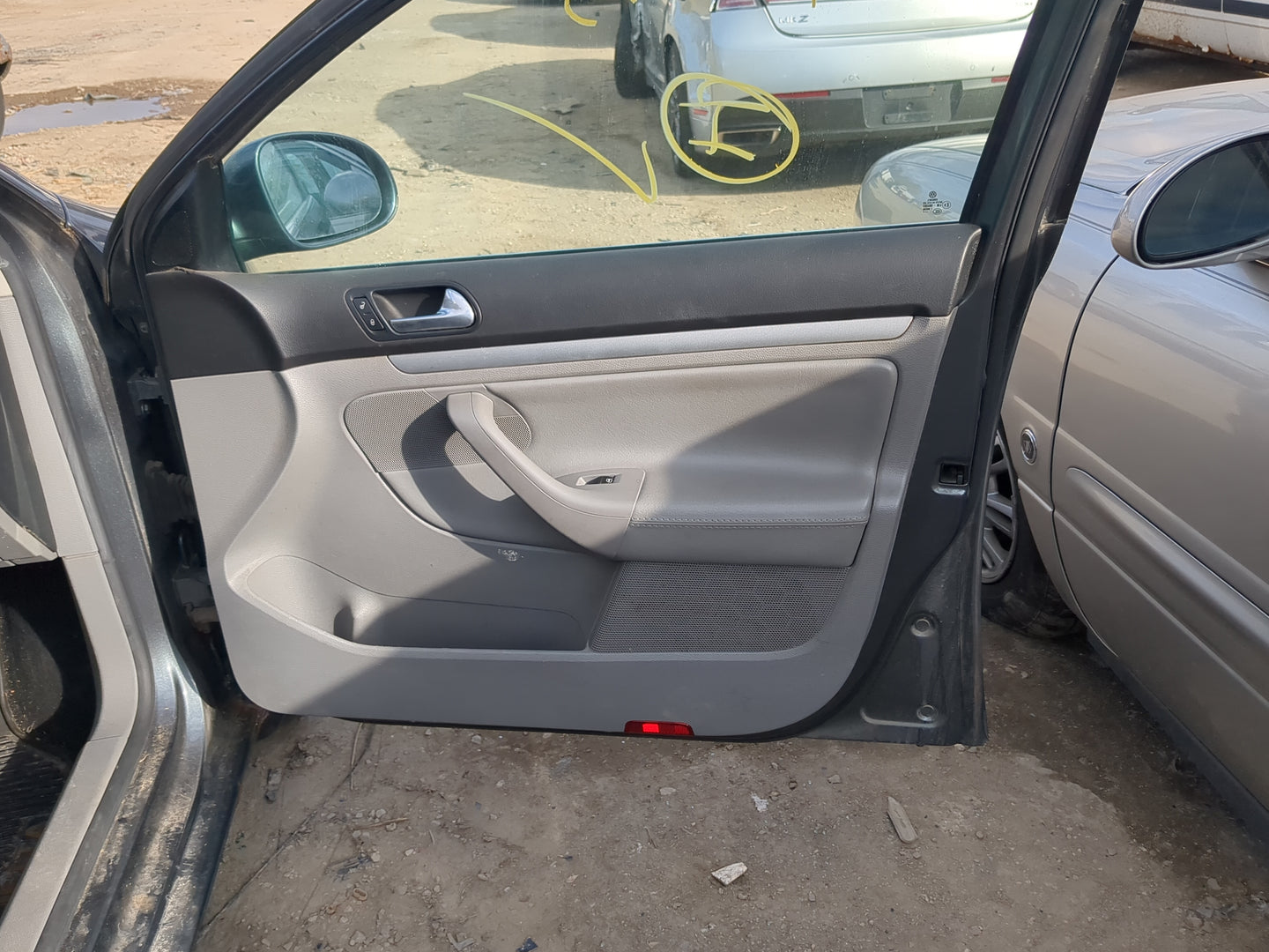 2007 Volkswagen Jetta Front Right Passenger Interior Door Panel Trim - Oemusedautoparts1.com