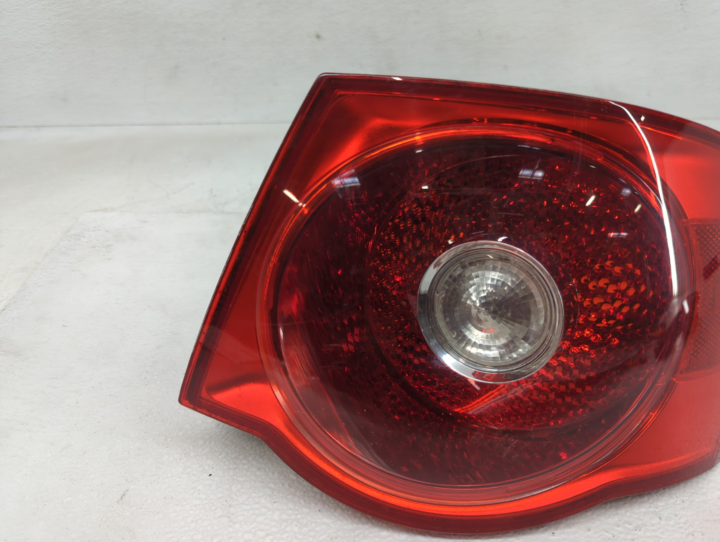 2005-2007 Volkswagen Jetta Tail Light Assembly Passenger Right OEM P/N:224 864 RH 1K5 945 096J Fits Fits 2005 2006 2007 OEM 
