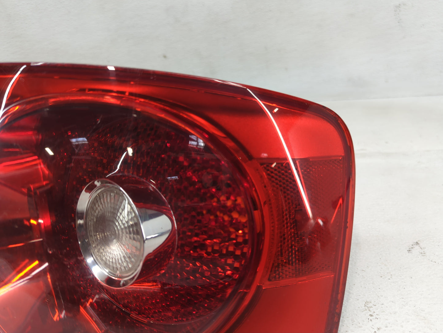 2005-2007 Volkswagen Jetta Tail Light Assembly Passenger Right OEM P/N:224 864 RH 1K5 945 096J Fits Fits 2005 2006 2007 OEM 