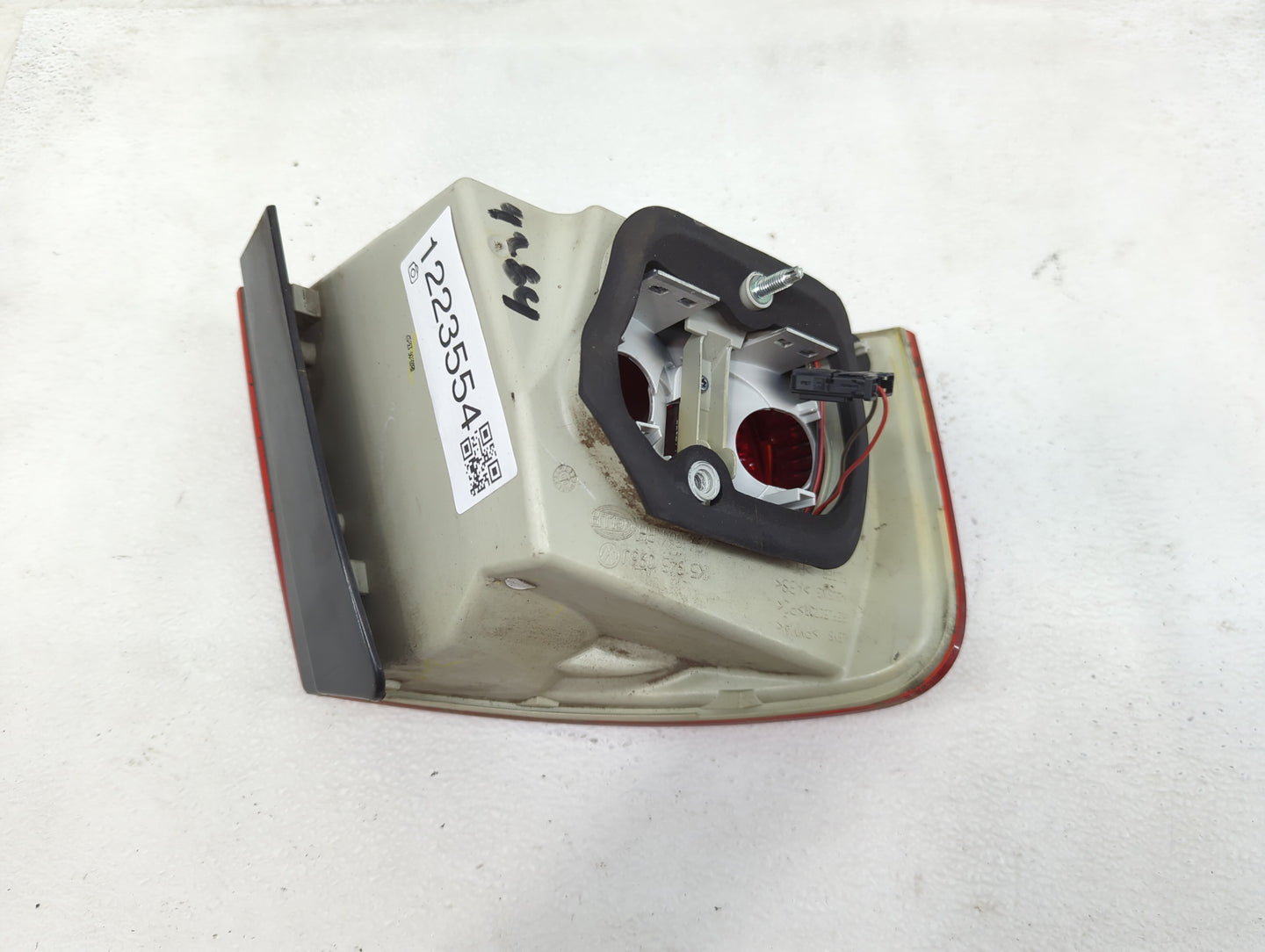 2005-2007 Volkswagen Jetta Tail Light Assembly Passenger Right OEM P/N:224 864 RH 1K5 945 096J Fits Fits 2005 2006 2007 OEM 