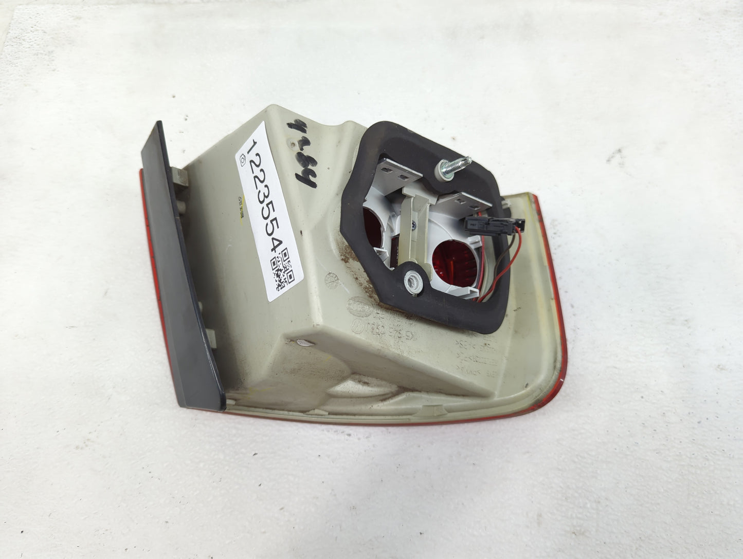 2005-2007 Volkswagen Jetta Tail Light Assembly Passenger Right OEM P/N:224 864 RH 1K5 945 096J Fits Fits 2005 2006 2007 OEM 