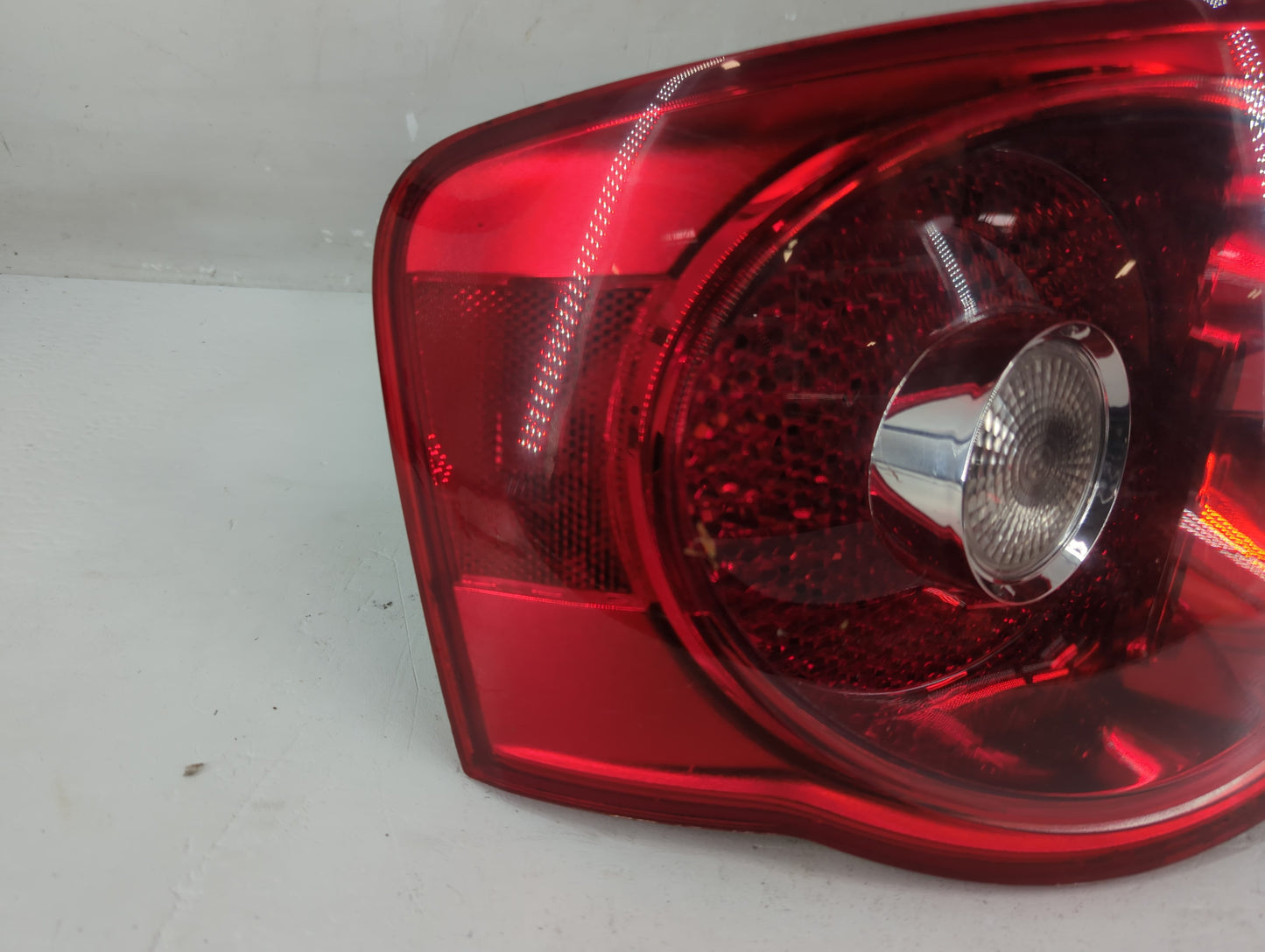 2005-2007 Volkswagen Jetta Tail Light Assembly Driver Left OEM P/N:224 863 LH 1K5 945 095 J Fits Fits 2005 2006 2007 OEM Use