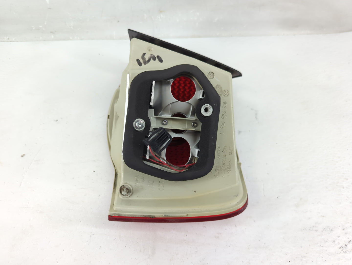 2005-2007 Volkswagen Jetta Tail Light Assembly Driver Left OEM P/N:224 863 LH 1K5 945 095 J Fits Fits 2005 2006 2007 OEM Use