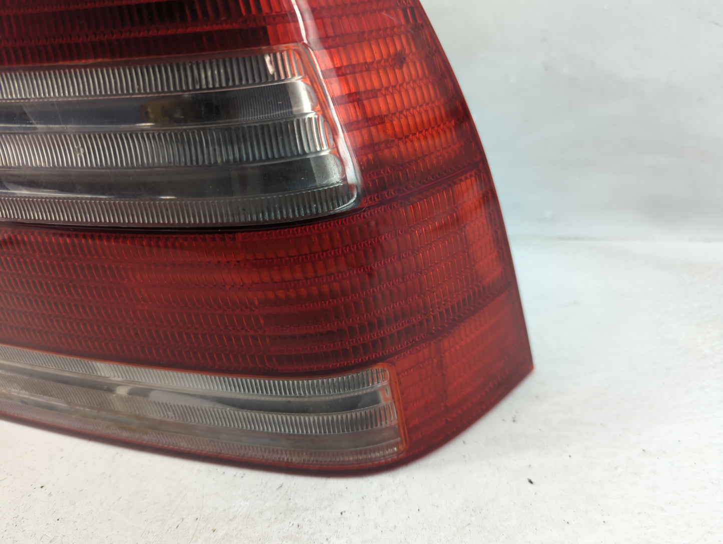 2004-2007 Volkswagen Jetta Tail Light Assembly Passenger Right OEM P/N:1K5 945 094 1JM 945 096 Fits Fits 2004 2005 2007 OEM 