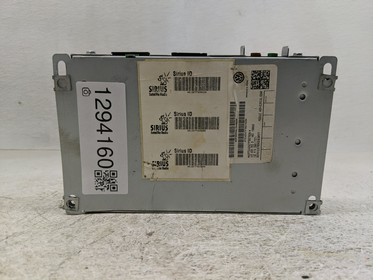 2006-2007 Volkswagen Jetta Radio AM FM Cd Player Receiver Replacement P/N:8E0 035 593 D Fits Fits 2006 2007 2008 2009 2010 2