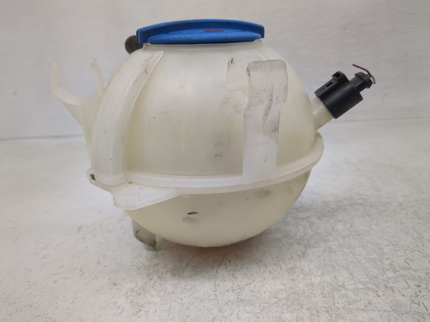 2005 Volkswagen Jetta Radiator Coolant Overflow Expansion Tank Bottle 1313156 - Oemusedautoparts1.com