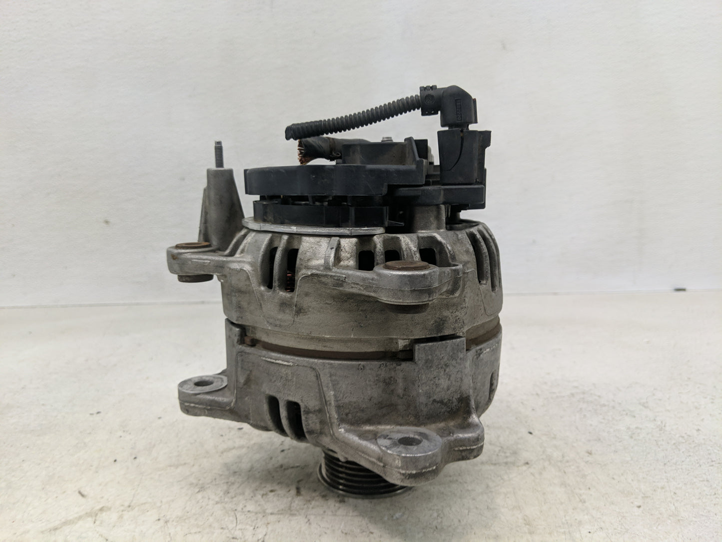 2005-2014 Volkswagen Jetta Alternator Replacement Generator Charging Assembly Engine OEM P/N:07K 903 023 A Fits OEM Used Aut