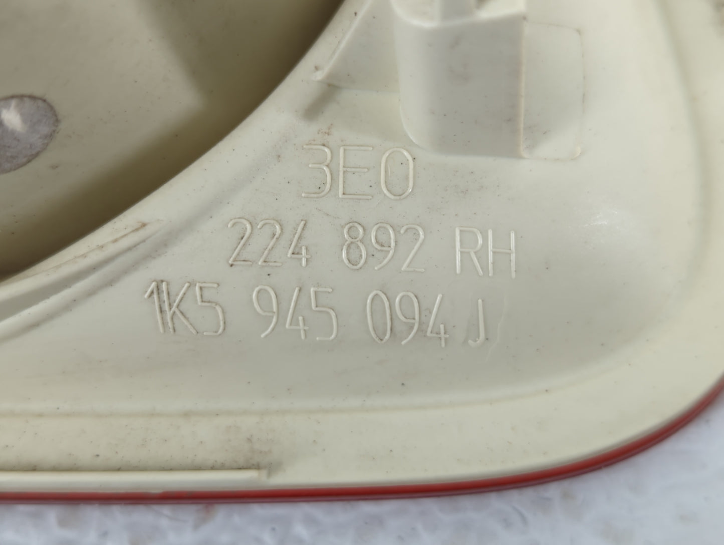 2005-2007 Volkswagen Jetta Tail Light Assembly Passenger Right OEM P/N:1K5 945 094J 1K5 945 096J Fits Fits 2005 2006 2007 OE