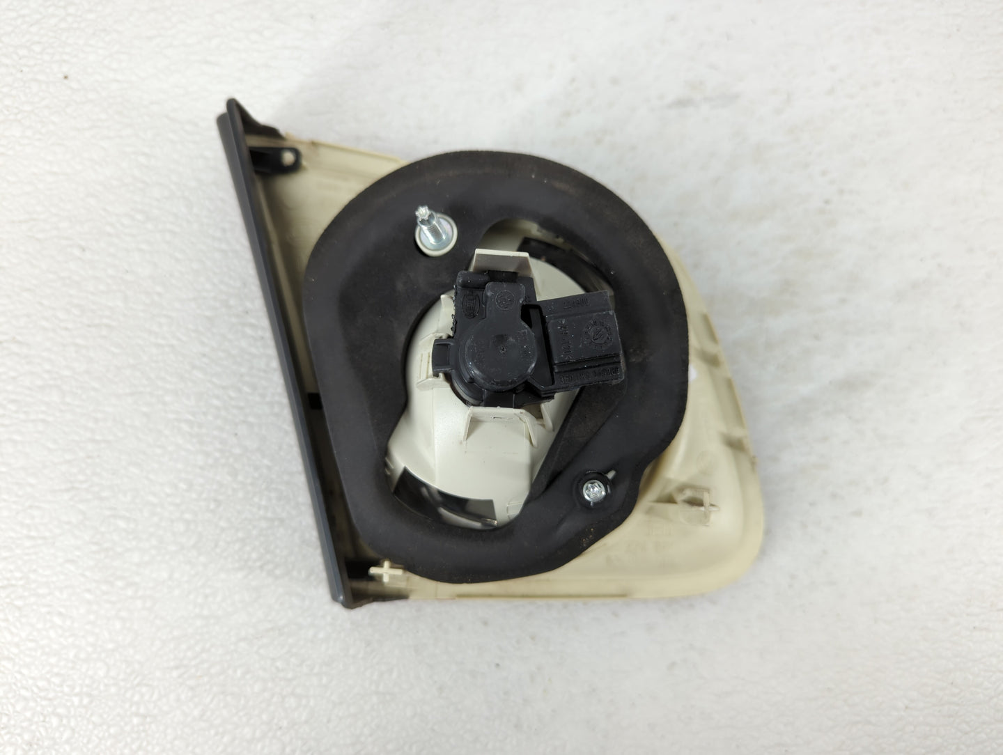 2005-2007 Volkswagen Jetta Tail Light Assembly Passenger Right OEM P/N:1K5 945 094J 1K5 945 096J Fits Fits 2005 2006 2007 OE