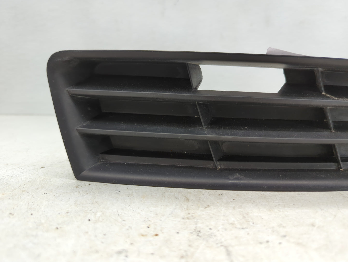 2006-2010 Volkswagen Passat Front Grille Bumper Not Included - Oemusedautoparts1.com