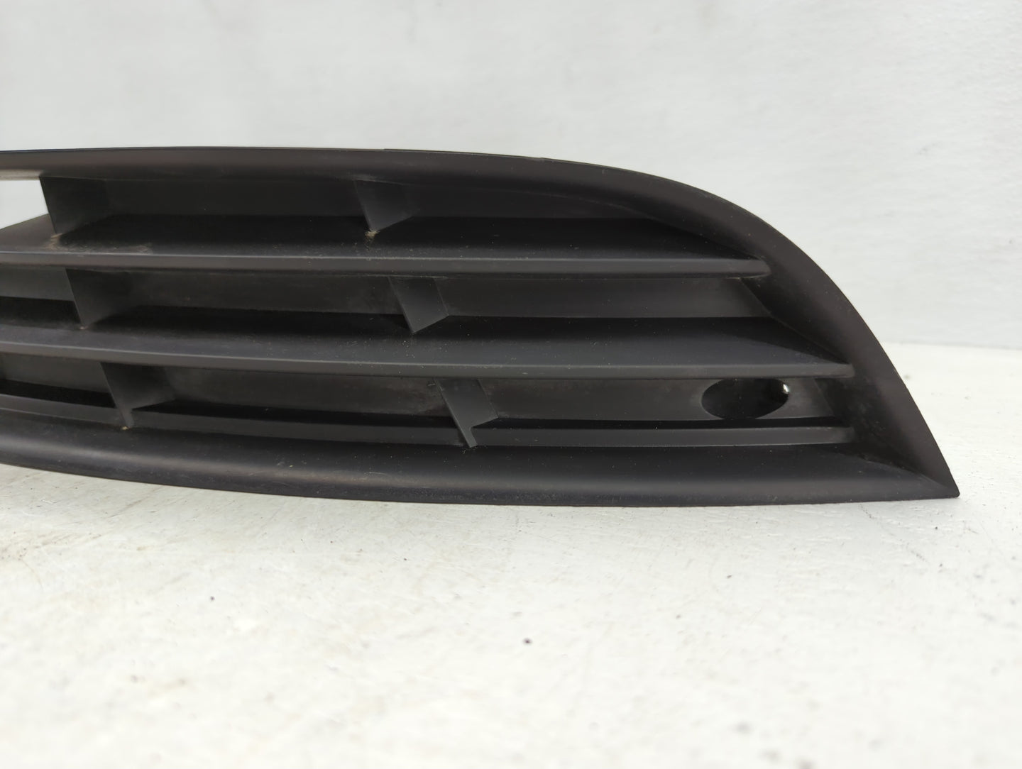 2006-2010 Volkswagen Passat Front Grille Bumper Not Included - Oemusedautoparts1.com