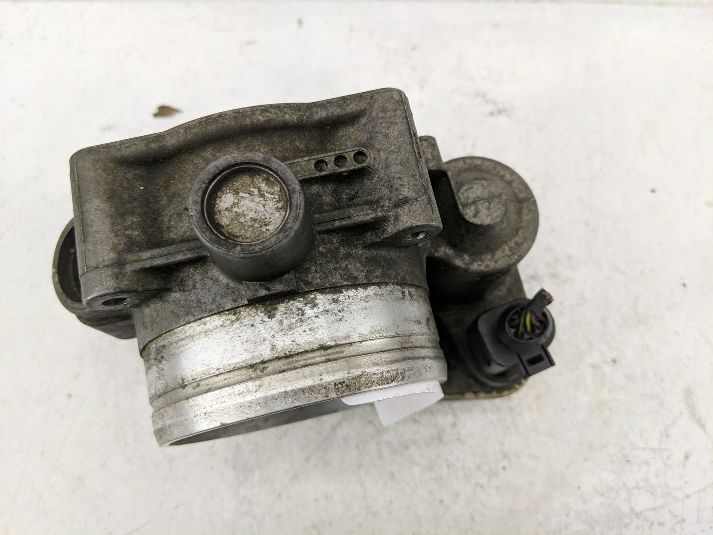 2006-2007 Volkswagen Passat Throttle Body P/N:022 133 062 AG Fits Fits 2005 2006 2007 2008 2009 OEM Used Auto Parts - Oemuse