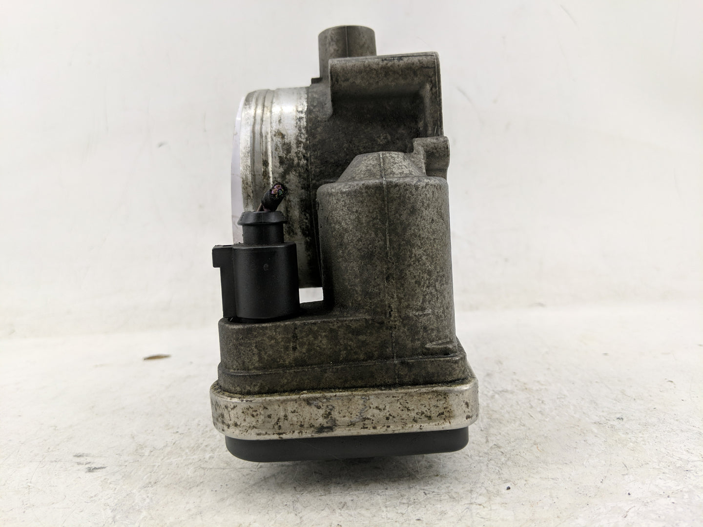 2006-2007 Volkswagen Passat Throttle Body P/N:022 133 062 AG Fits Fits 2005 2006 2007 2008 2009 OEM Used Auto Parts - Oemuse