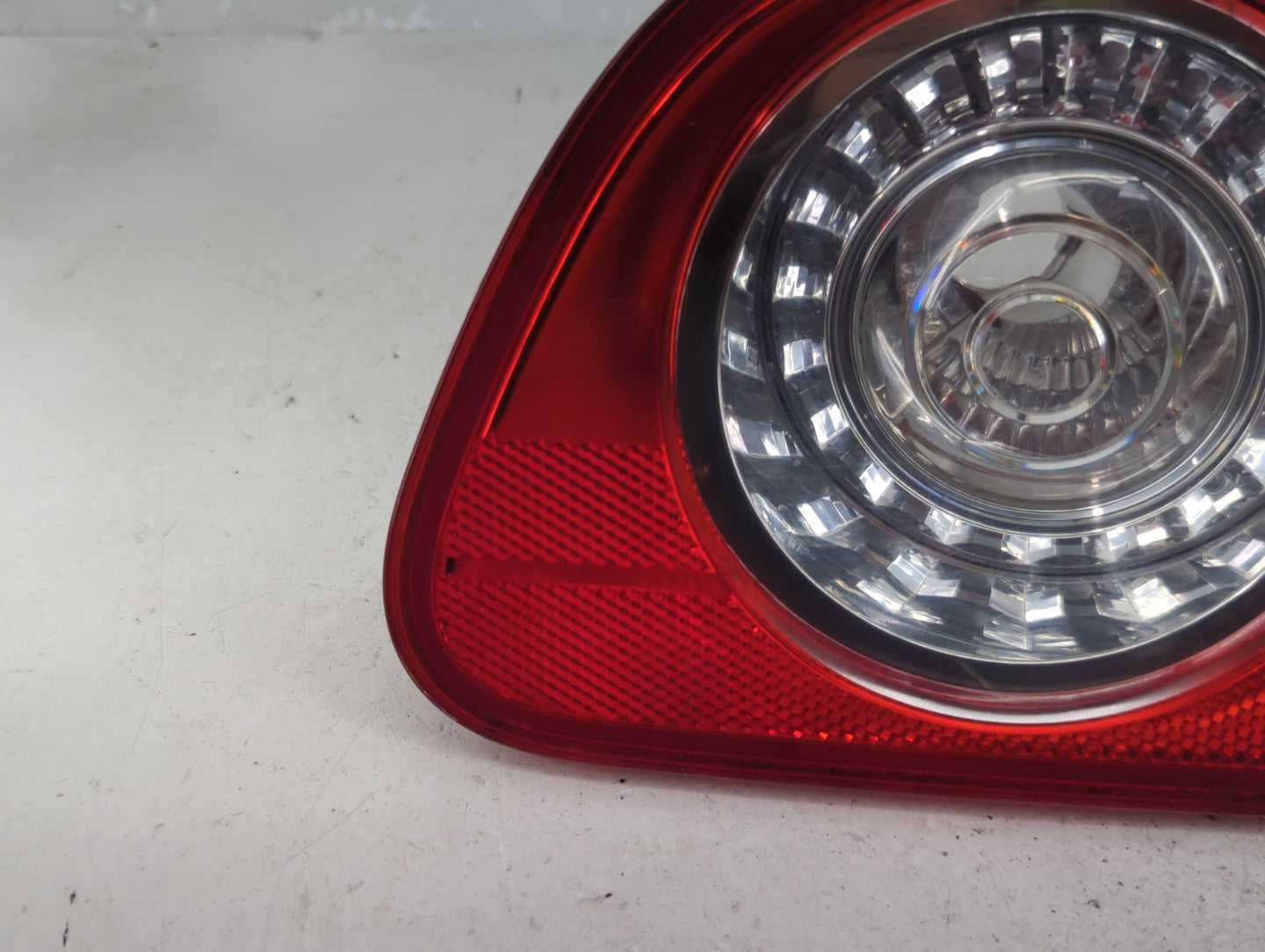 2006-2010 Volkswagen Passat Tail Light Assembly Passenger Right OEM P/N:27567004 Fits Fits 2006 2007 2008 2009 2010 OEM Used