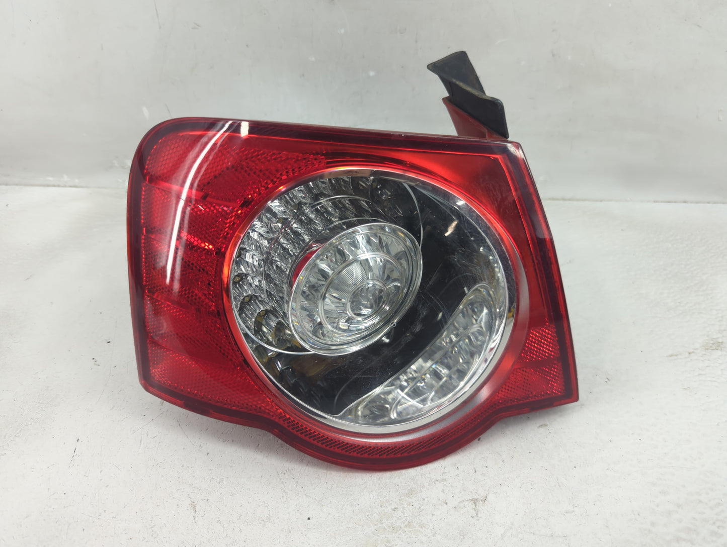 2006-2008 Volkswagen Passat Tail Light Assembly Driver Left OEM P/N:ZSB 3C5 945 095D Fits Fits 2006 2007 2008 OEM Used Auto 