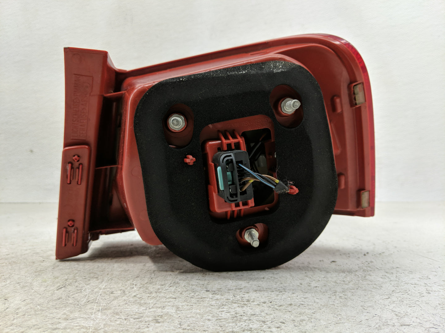 2006-2008 Volkswagen Passat Tail Light Assembly Driver Left OEM P/N:ZSB 3C5 945 095D Fits Fits 2006 2007 2008 OEM Used Auto 