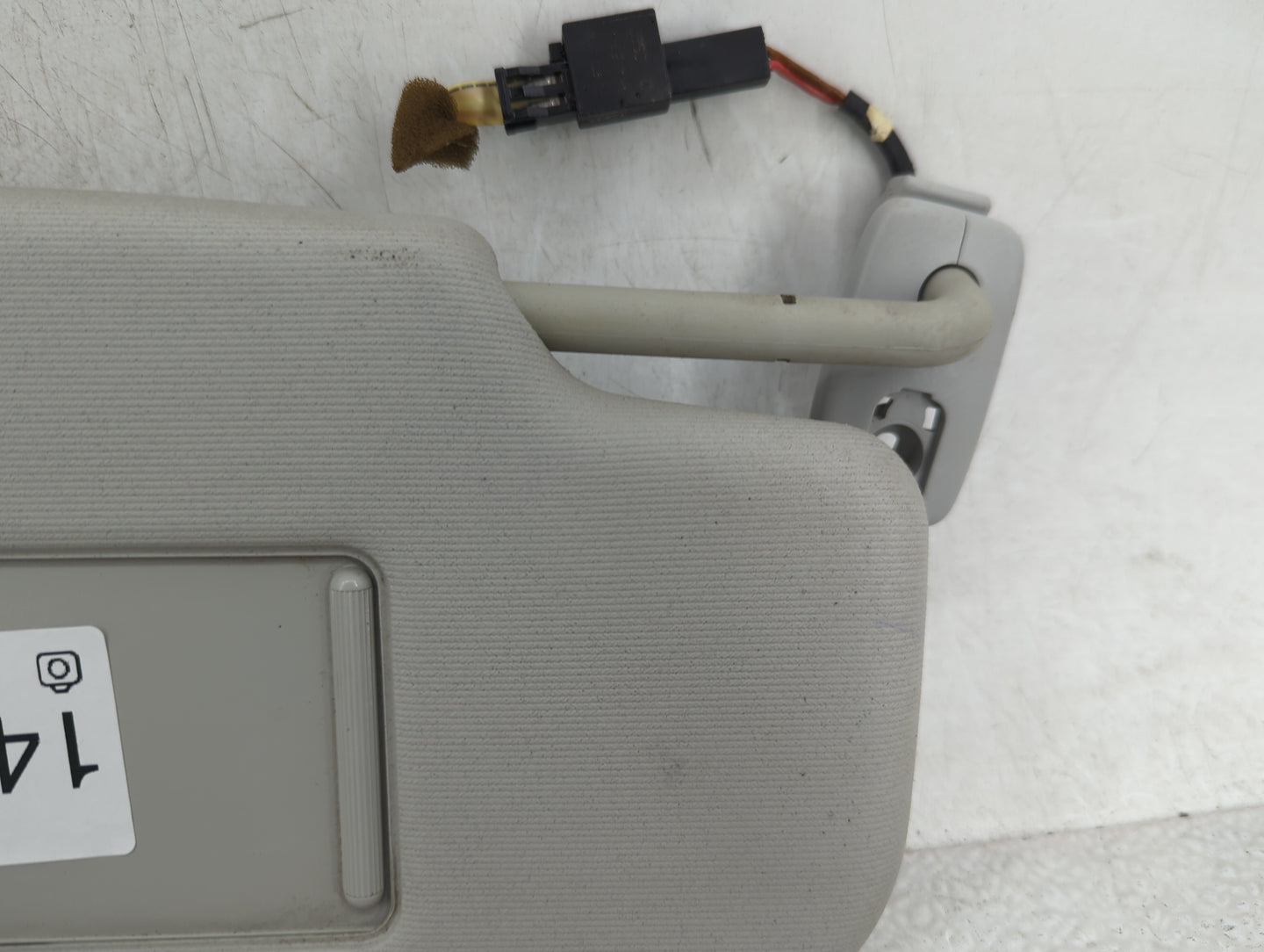 2007 Volkswagen Passat Sun Visor Shade Replacement Passenger Right Mirror Fits OEM Used Auto Parts - Oemusedautoparts1.com