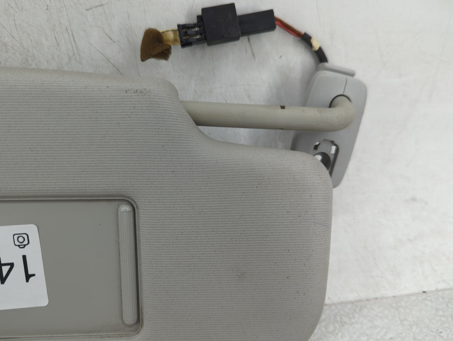 2007 Volkswagen Passat Sun Visor Shade Replacement Passenger Right Mirror Fits OEM Used Auto Parts - Oemusedautoparts1.com