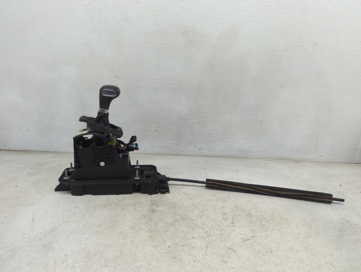 2007 Volkswagen Passat Floor Console Assembly Shifter - Oemusedautoparts1.com