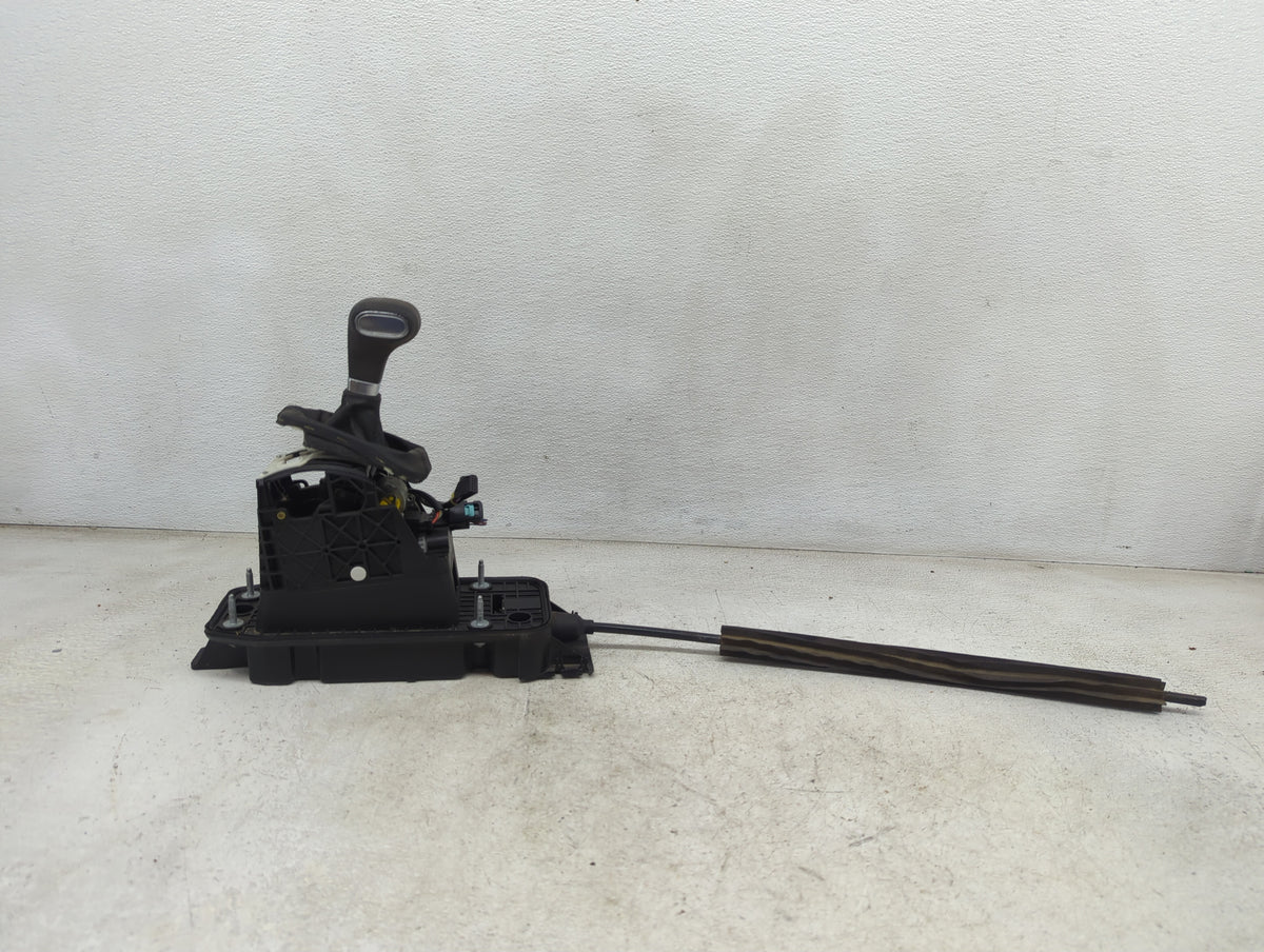 2007 Volkswagen Passat Floor Console Assembly Shifter - Oemusedautoparts1.com