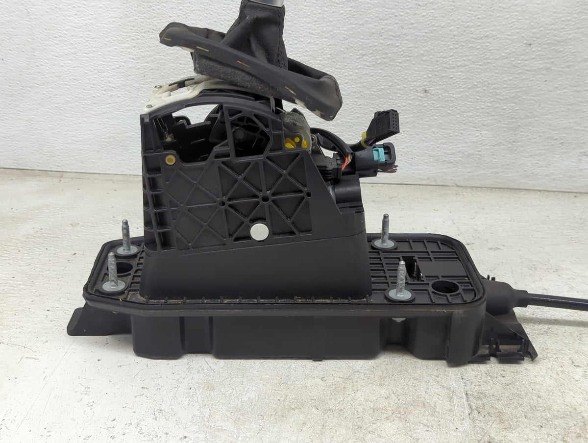2007 Volkswagen Passat Floor Console Assembly Shifter - Oemusedautoparts1.com