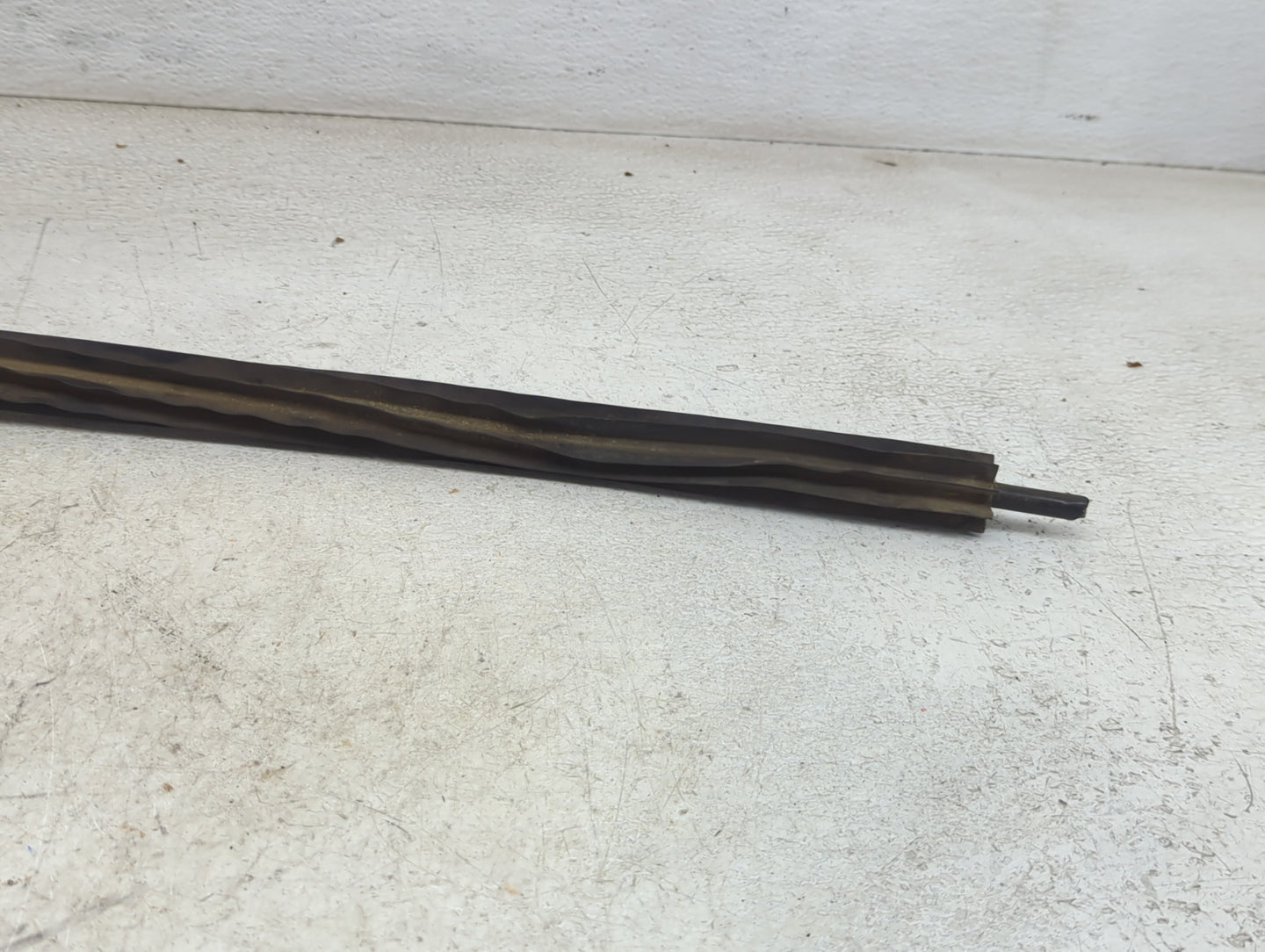 2007 Volkswagen Passat Floor Console Assembly Shifter - Oemusedautoparts1.com