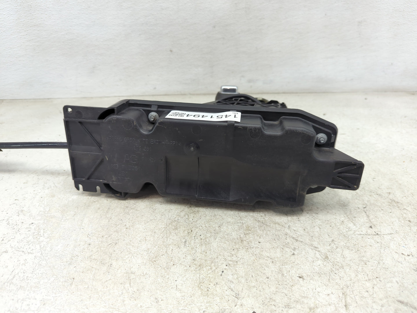 2007 Volkswagen Passat Floor Console Assembly Shifter - Oemusedautoparts1.com