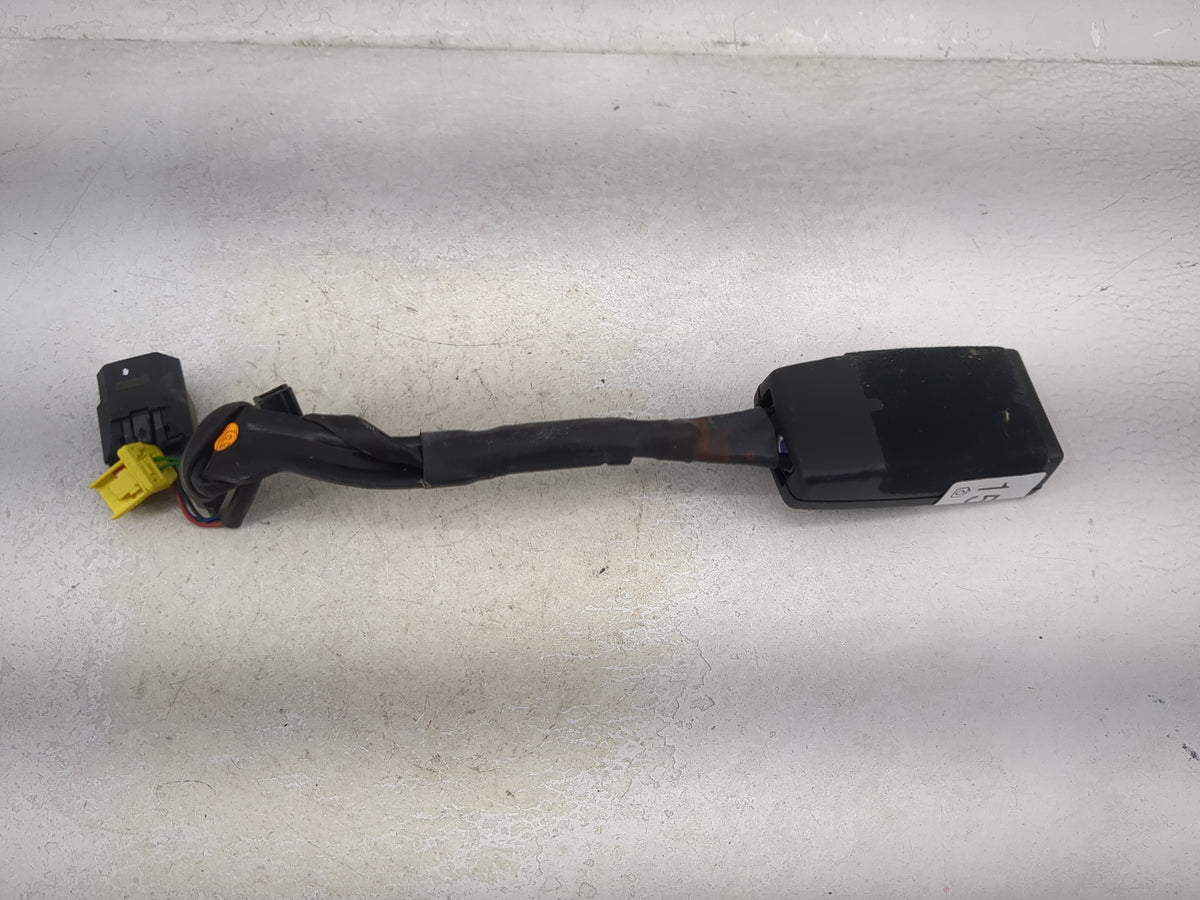 2006-2010 Volkswagen Passat Passenger Front Seatbelt Buckle - Oemusedautoparts1.com
