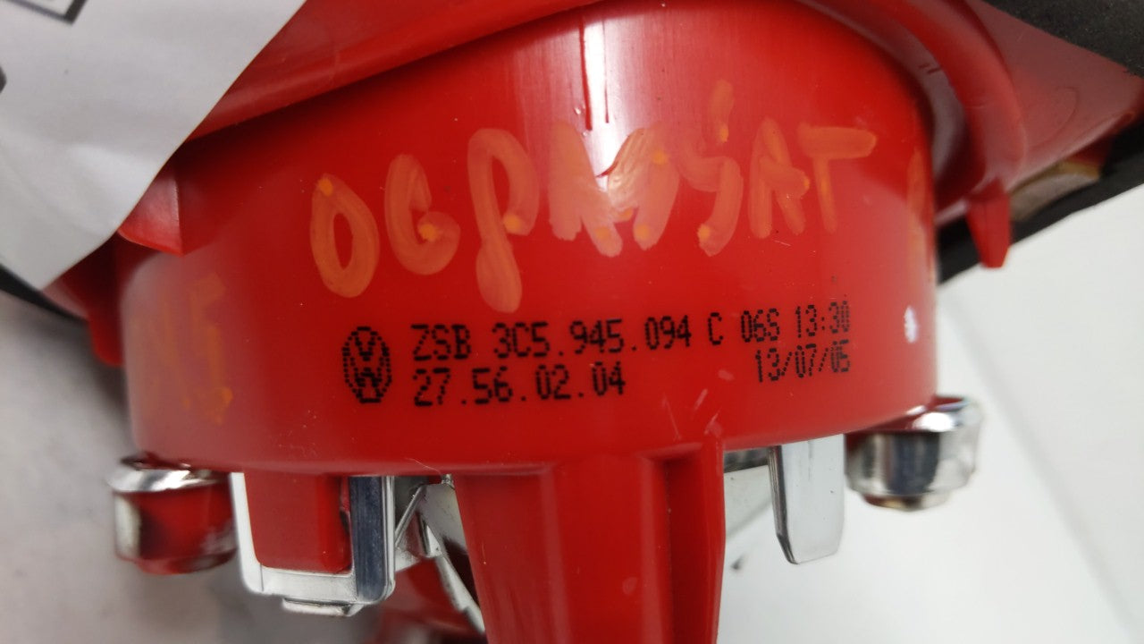 2006-2010 Volkswagen Passat Tail Light Assembly Passenger Right OEM P/N:VW1K6945259 ZSB 3C5.945.094 C Fits OEM Used Auto Par