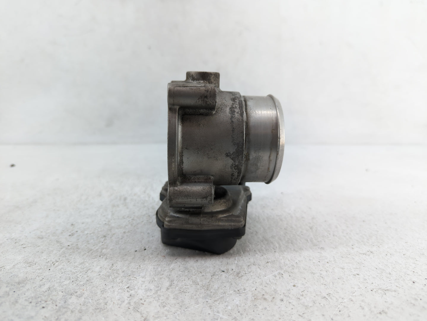 2006-2010 Volkswagen Passat Throttle Body P/N:06F 133 062 G 06F 133 062 Q Fits OEM Used Auto Parts - Oemusedautoparts1.com