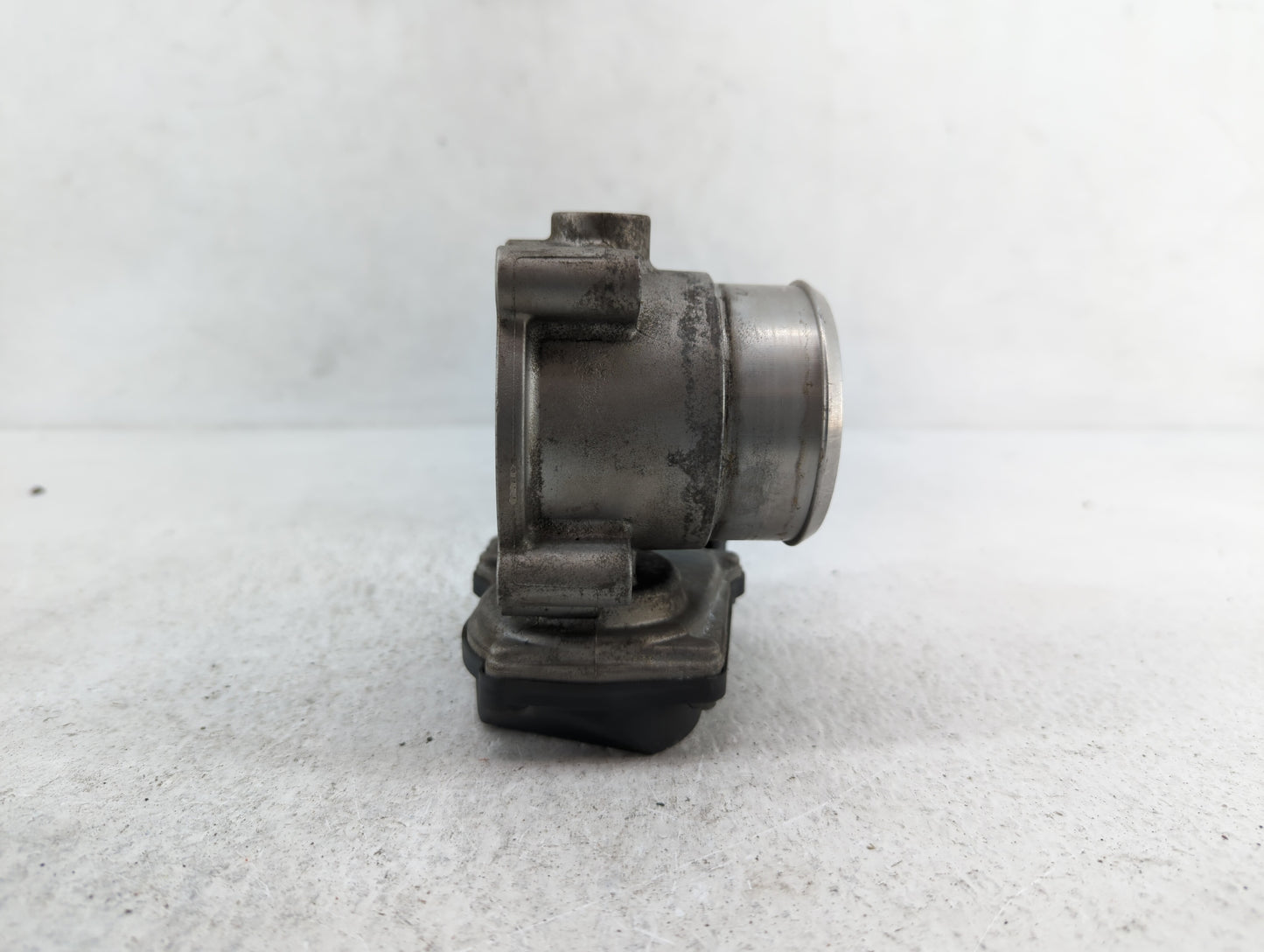 2006-2010 Volkswagen Passat Throttle Body P/N:06F 133 062 G 06F 133 062 Q Fits OEM Used Auto Parts - Oemusedautoparts1.com