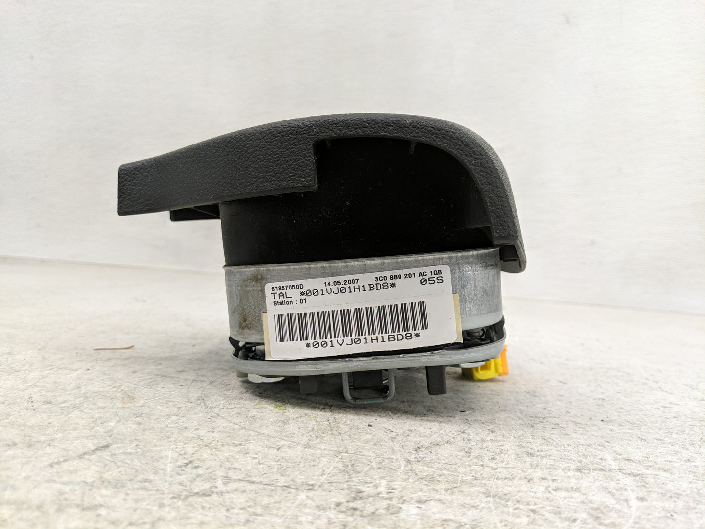 2006-2009 Volkswagen Rabbit Air Bag Driver Left Steering Wheel Mounted Fits Fits 2006 2007 2008 2009 OEM Used Auto Parts - O