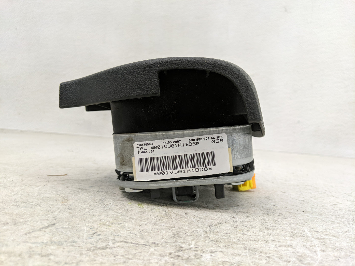 2006-2009 Volkswagen Rabbit Air Bag Driver Left Steering Wheel Mounted Fits Fits 2006 2007 2008 2009 OEM Used Auto Parts - O