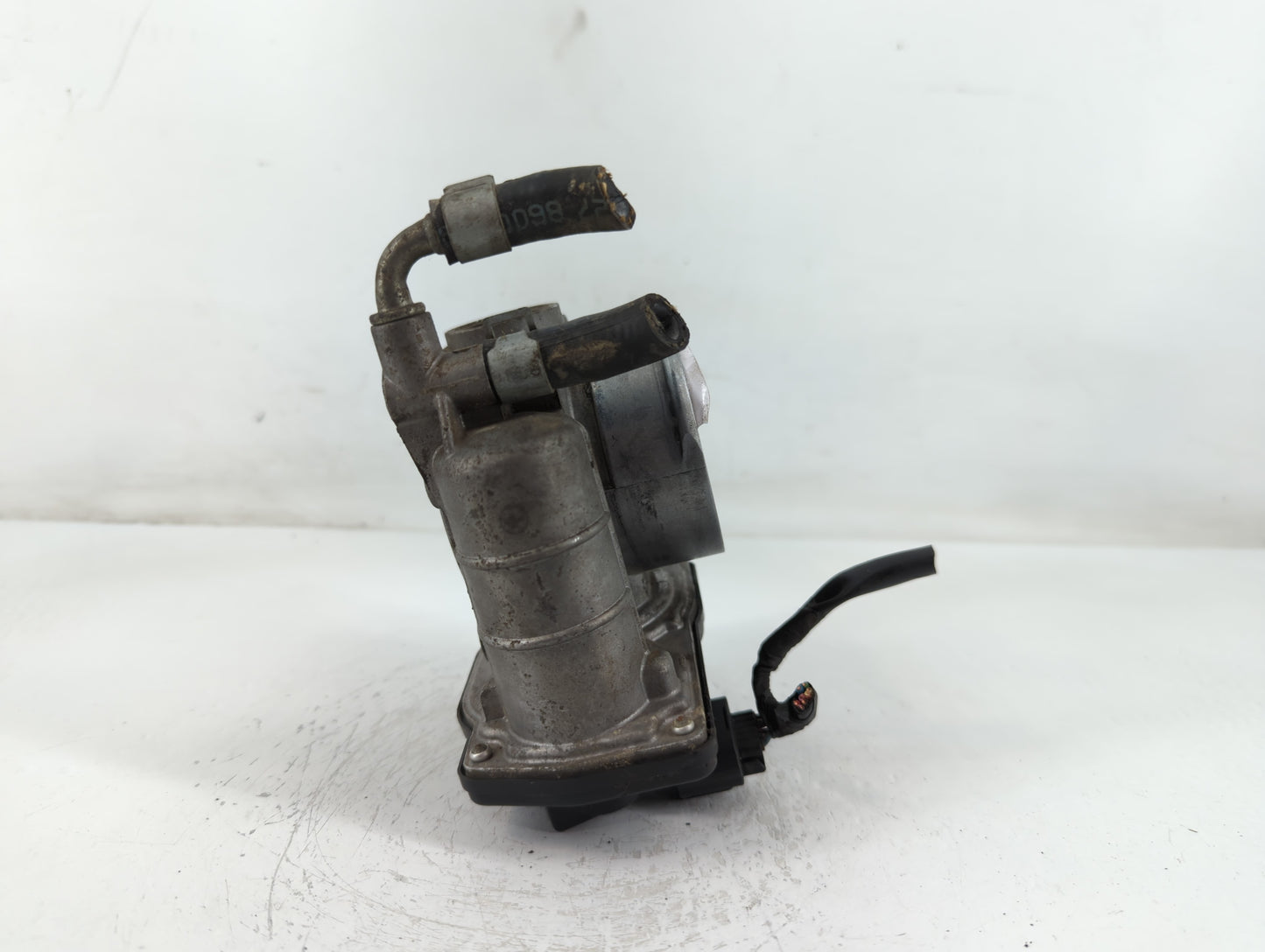 2006-2009 Volkswagen Rabbit Throttle Body P/N:526-01 Fits Fits 2006 2007 2008 2009 2010 2011 2012 2013 2014 OEM Used Auto Pa