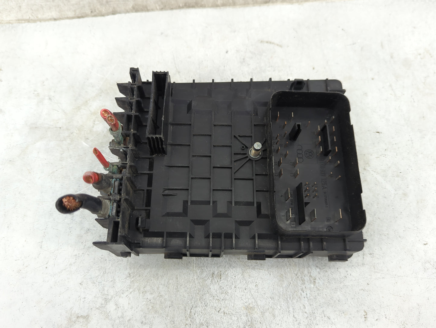 2006-2009 Volkswagen Rabbit Fusebox Fuse Box Panel Relay Module Fits OEM Used Auto Parts - Oemusedautoparts1.com
