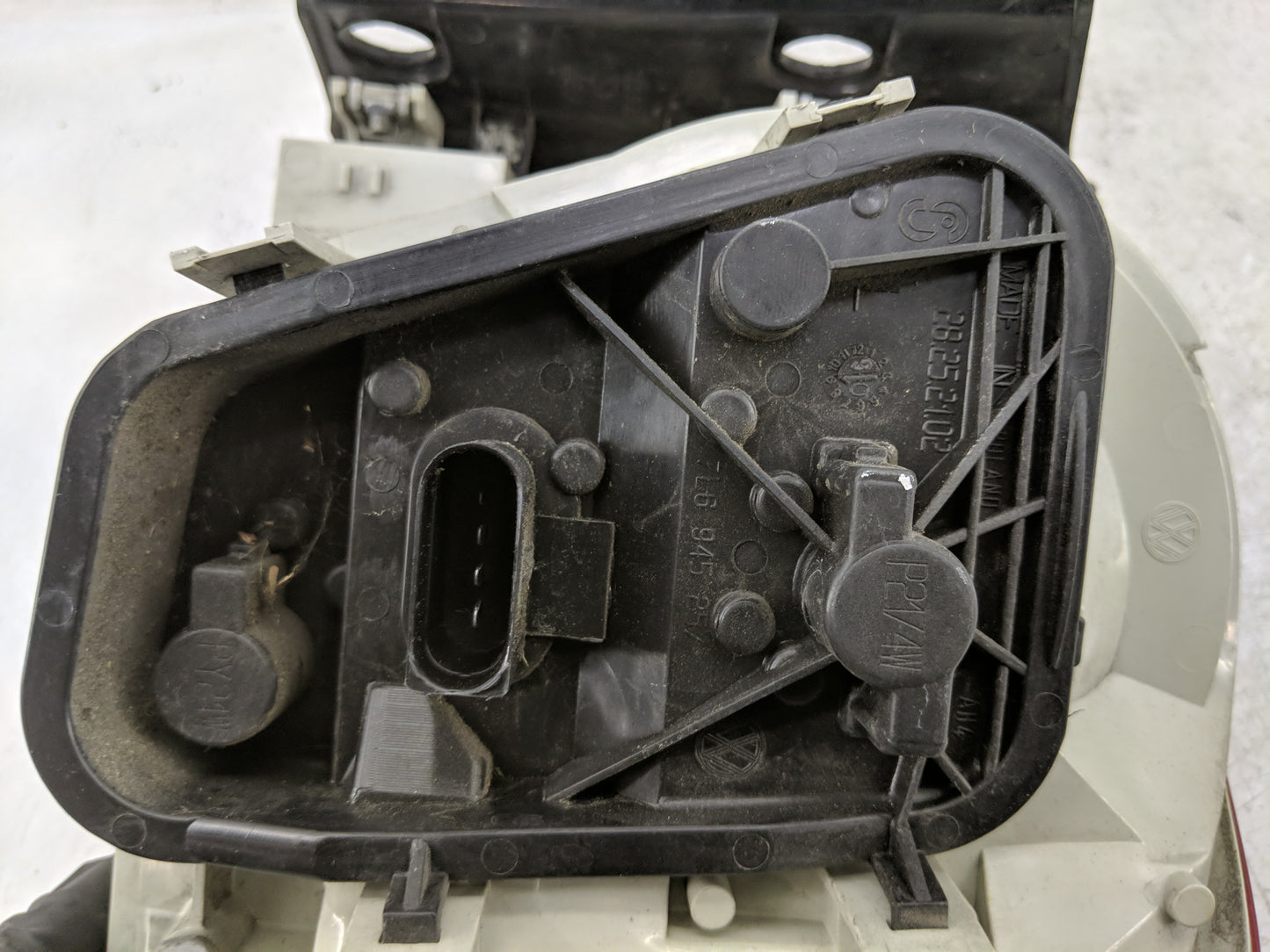 2007 Volkswagen Touareg Tail Light Assembly Driver Left OEM Fits OEM Used Auto Parts - Oemusedautoparts1.com
