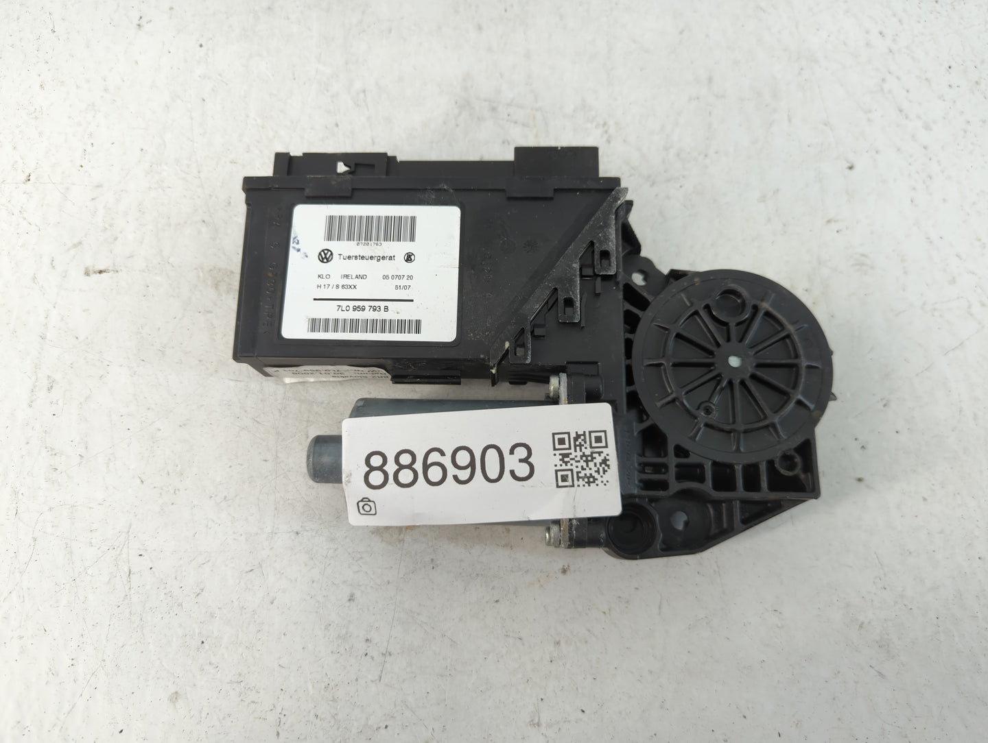 2010 Volkswagen Touareg window regulator motor control - Oemusedautoparts1.com