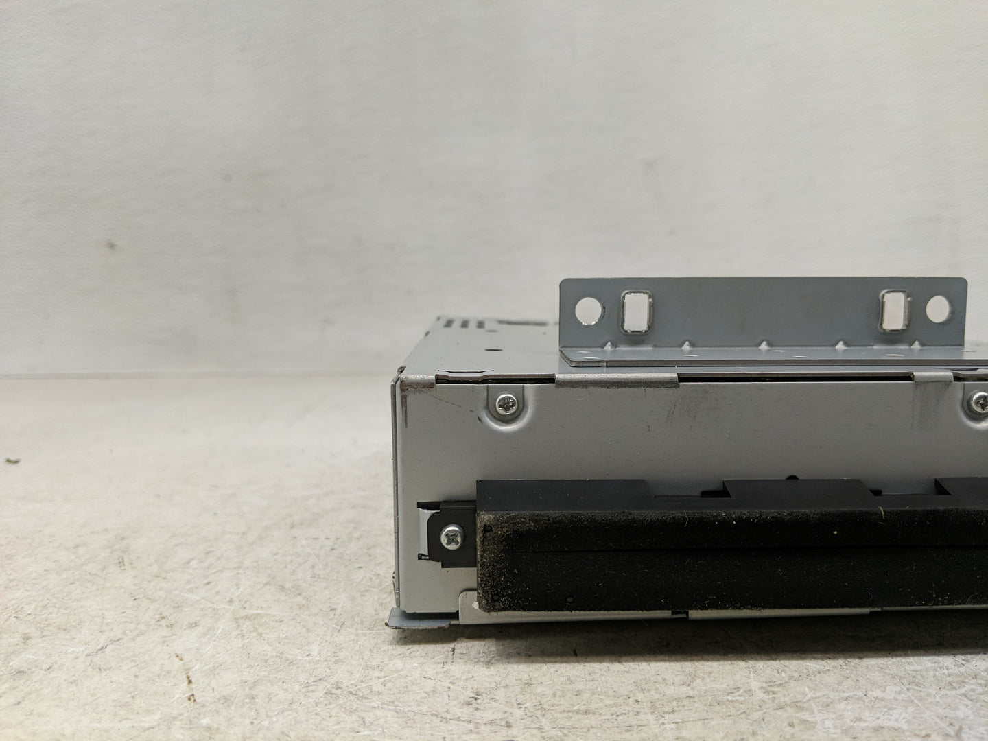 2004-2007 Volvo S40 Radio AM FM Cd Player Receiver Replacement P/N:31210417 Fits Fits 2004 2005 2006 2007 OEM Used Auto Part
