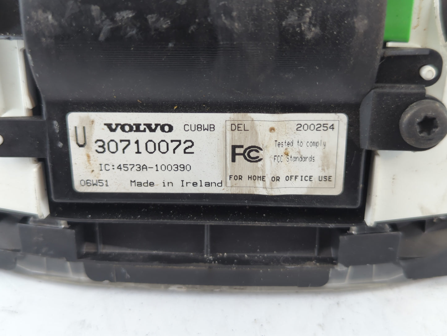 2004-2007 Volvo S40 Instrument Cluster Speedometer Gauges P/N:30710072 Fits Fits 2004 2005 2006 2007 OEM Used Auto Parts - O