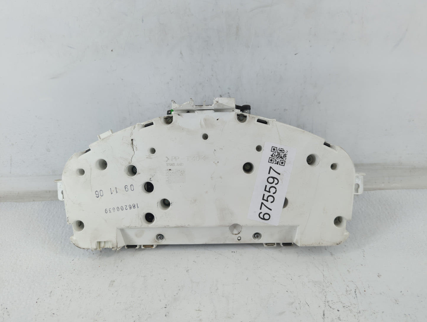 2004-2007 Volvo S40 Instrument Cluster Speedometer Gauges P/N:30710072 Fits Fits 2004 2005 2006 2007 OEM Used Auto Parts - O