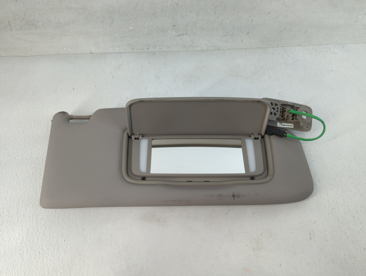 2007-2011 Volvo S40 Sun Visor Shade Replacement Passenger Right Mirror Fits Fits 2007 2008 2009 2010 2011 OEM Used Auto Part