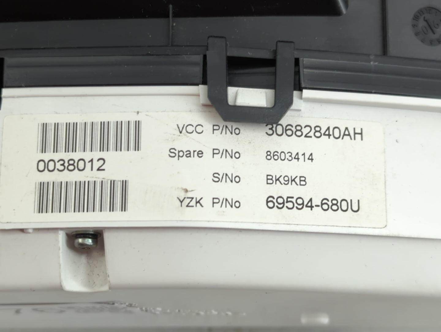 2007 Volvo S80 Instrument Cluster Speedometer Gauges P/N:30682840AH Fits OEM Used Auto Parts - Oemusedautoparts1.com