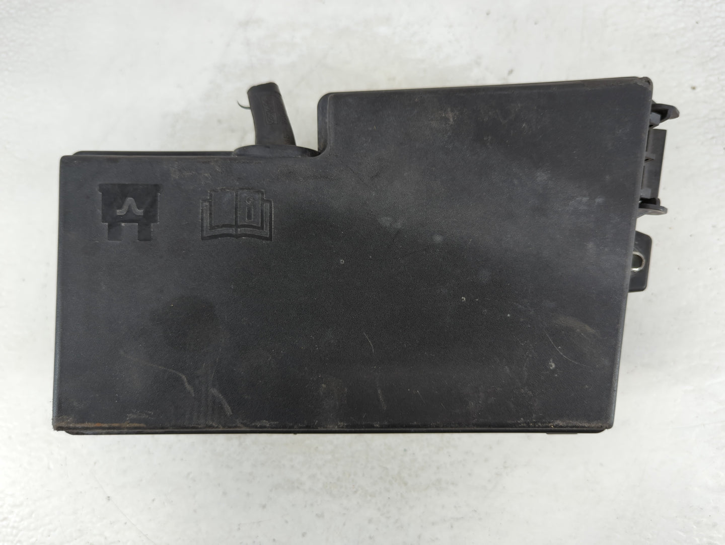 2007 Volvo V40 Fusebox Fuse Box Panel Relay Module P/N:518818000 Fits Fits 2008 OEM Used Auto Parts - Oemusedautoparts1.com