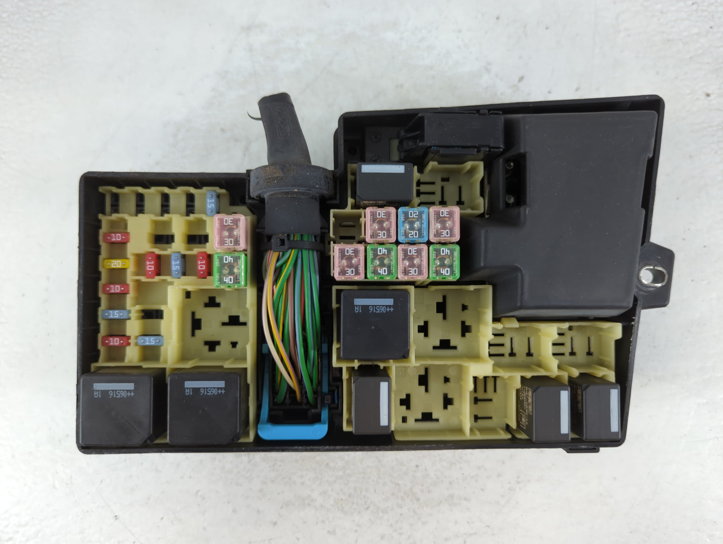 2007 Volvo V40 Fusebox Fuse Box Panel Relay Module P/N:518818000 Fits Fits 2008 OEM Used Auto Parts - Oemusedautoparts1.com