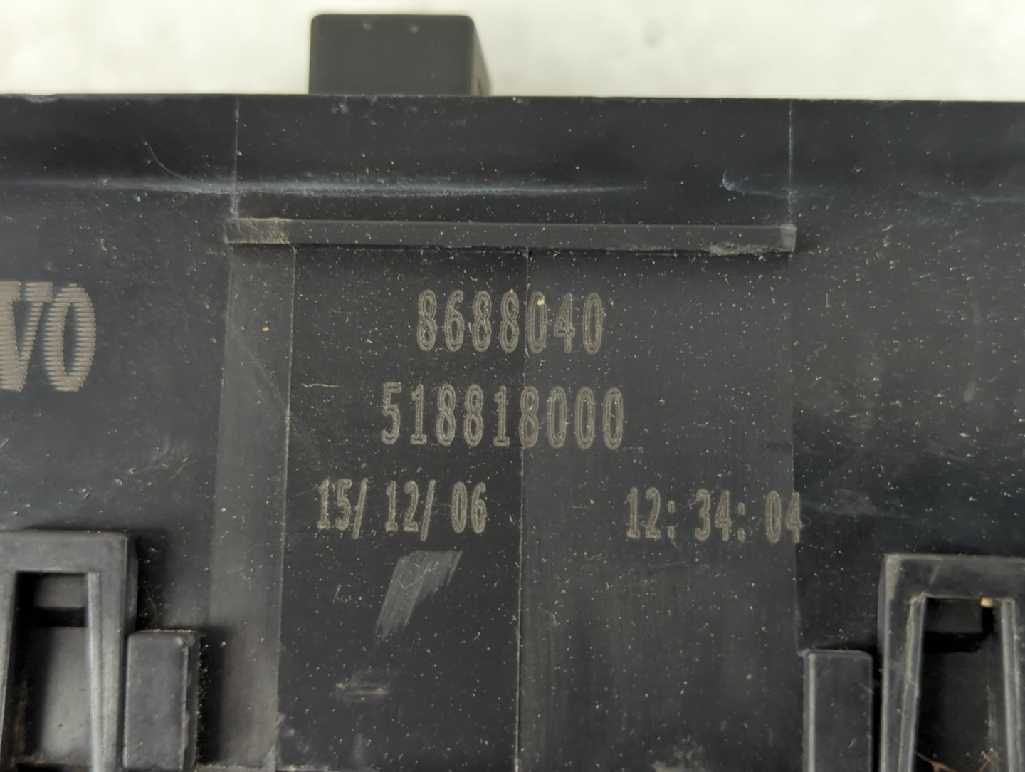 2007 Volvo V40 Fusebox Fuse Box Panel Relay Module P/N:518818000 Fits Fits 2008 OEM Used Auto Parts - Oemusedautoparts1.com